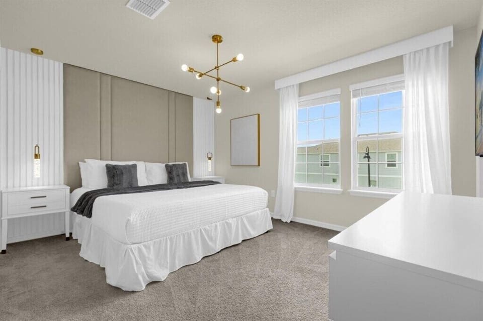 3233 Lilac Way (30).jpg