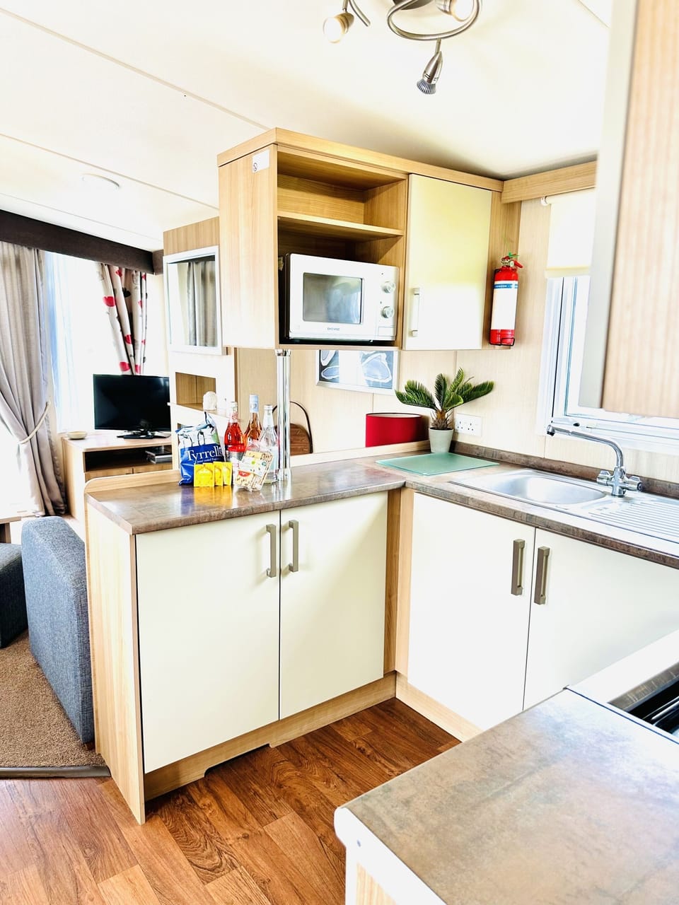 Kitchen Side View 