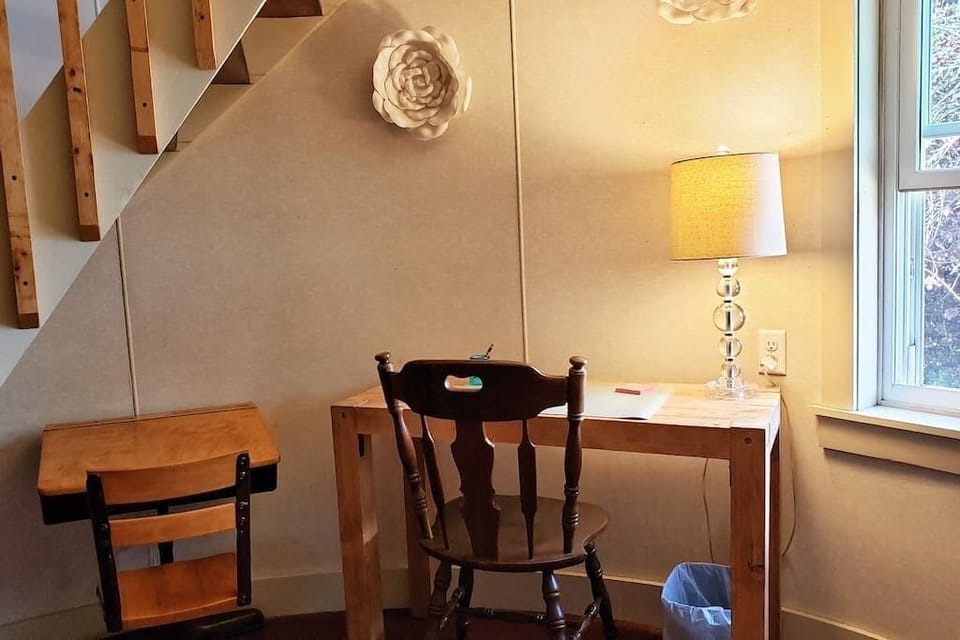 A little workspace in the silo, shared with the laundry area.