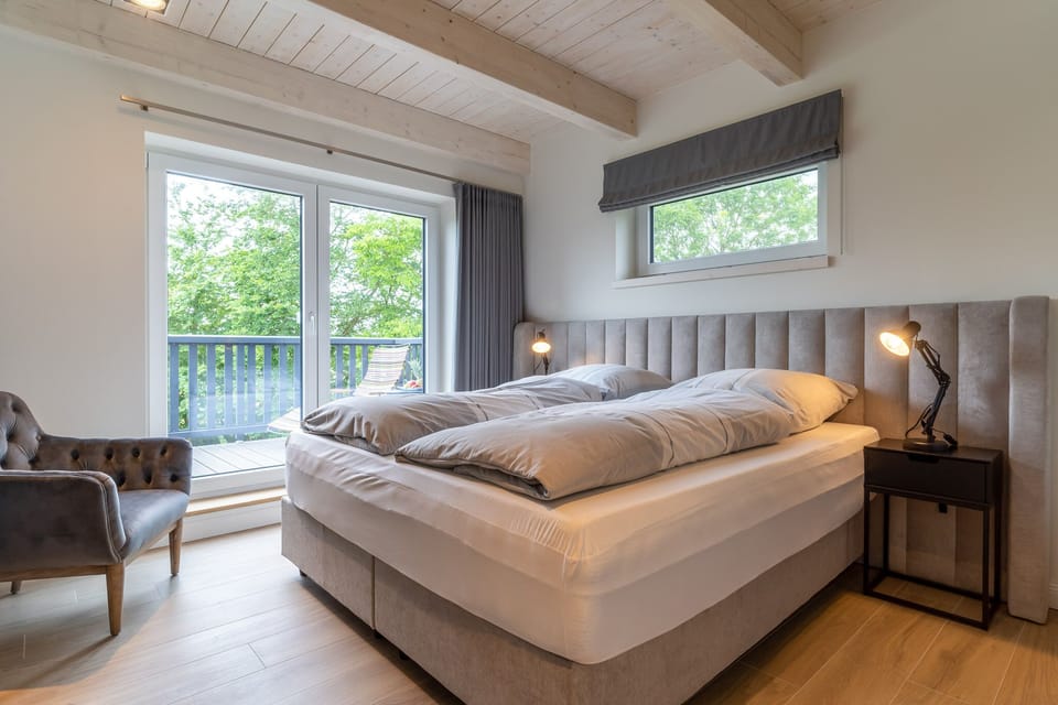 Upper floor bedroom