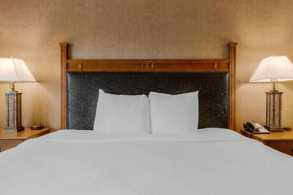 Sink into crisp linens and drift off in total comfort.