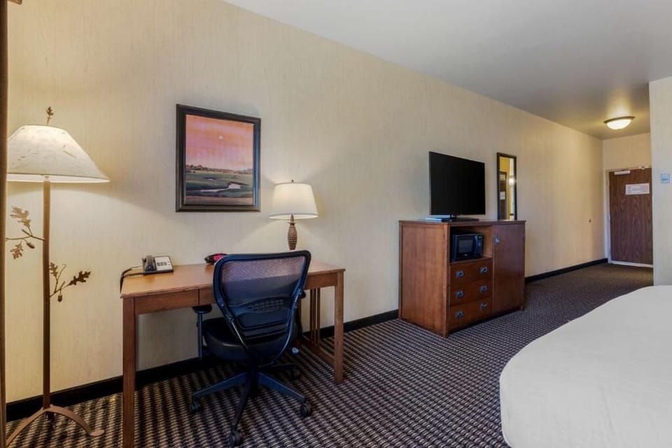 Plan tomorrow’s itinerary with a spacious desk and bright lamp.