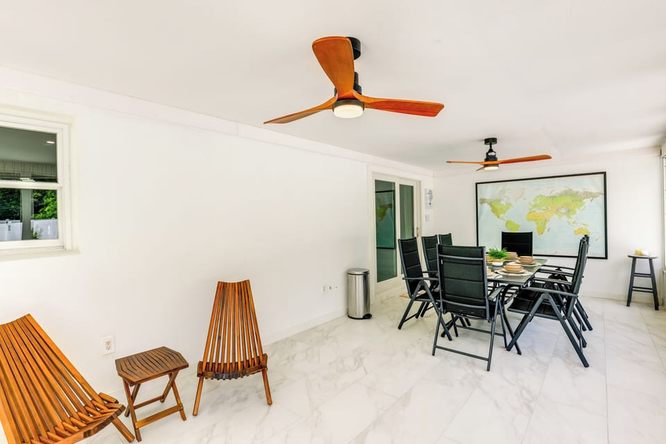 Screened-In Porch