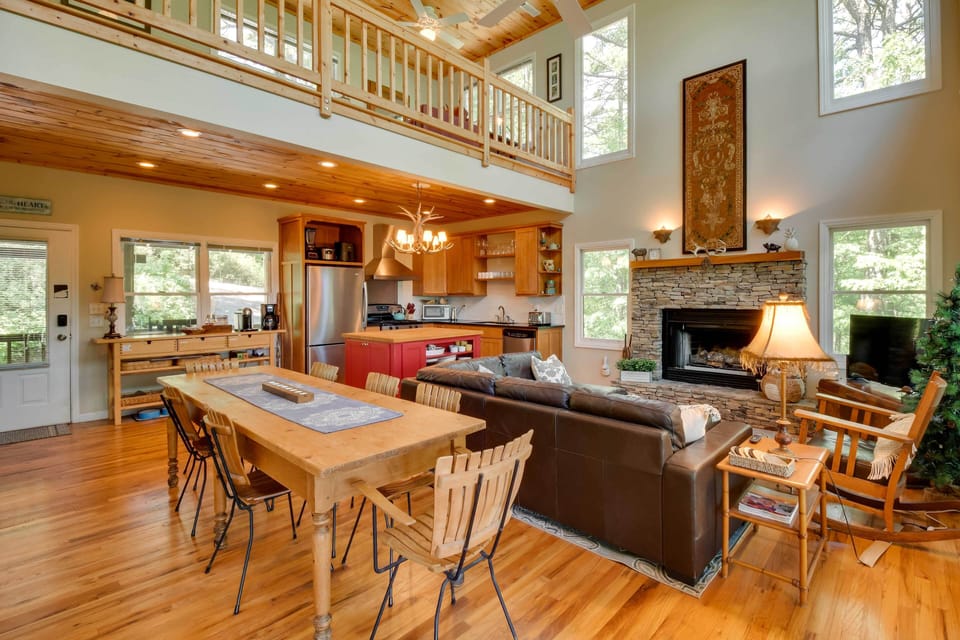 Dining Area | Dining Table | Dishware/Flatware