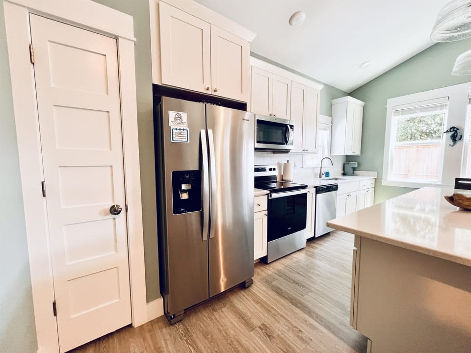 Full size stainless steel appliances