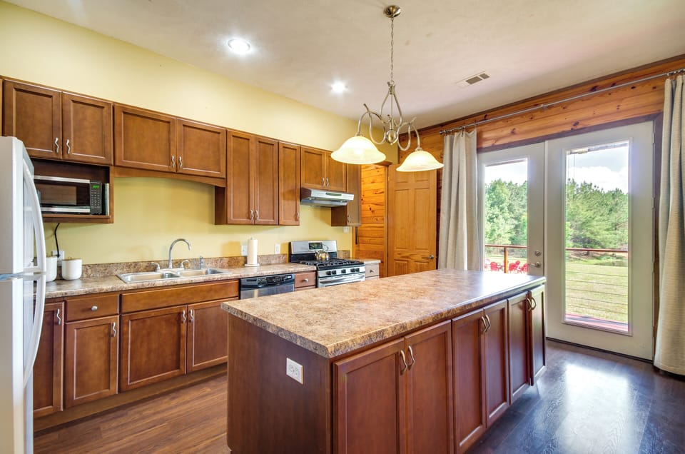 Kitchen | Cooking Basics | 2 Coffee Makers | Paper Towels/Trash Bags | Blender