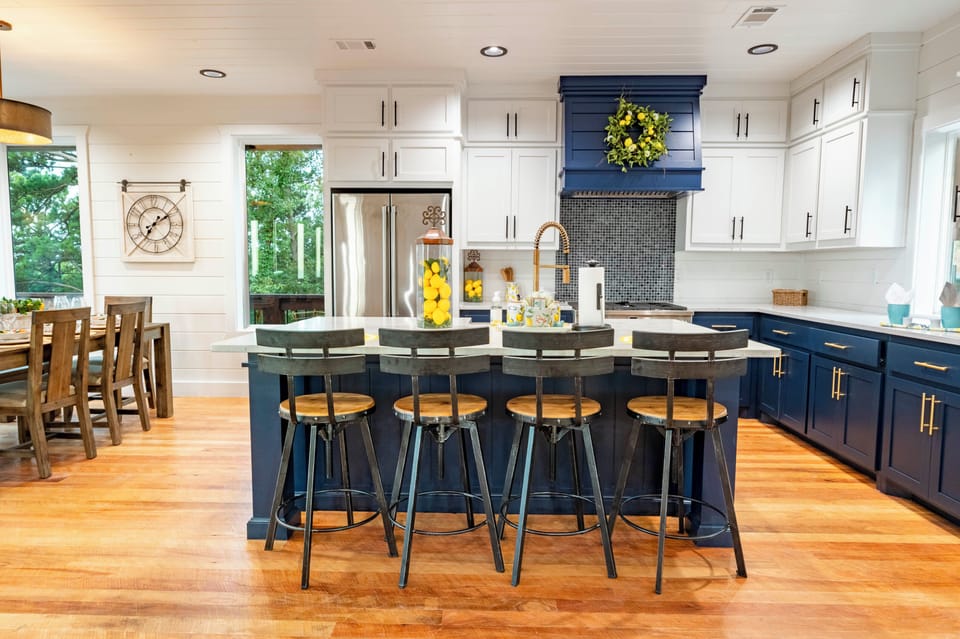 Kitchen with plenty of seating for everyone