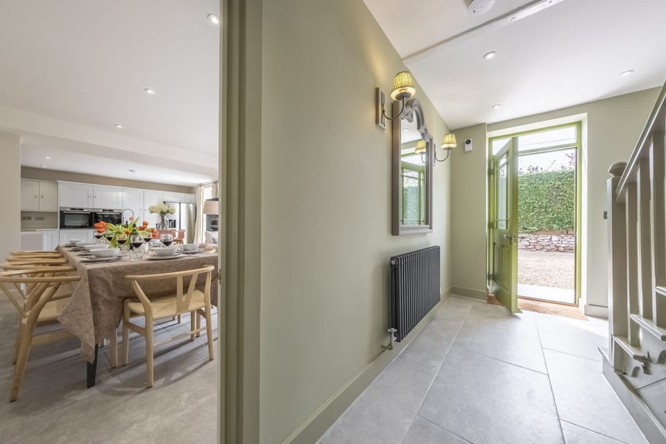 Ground floor: Main entrance hallway