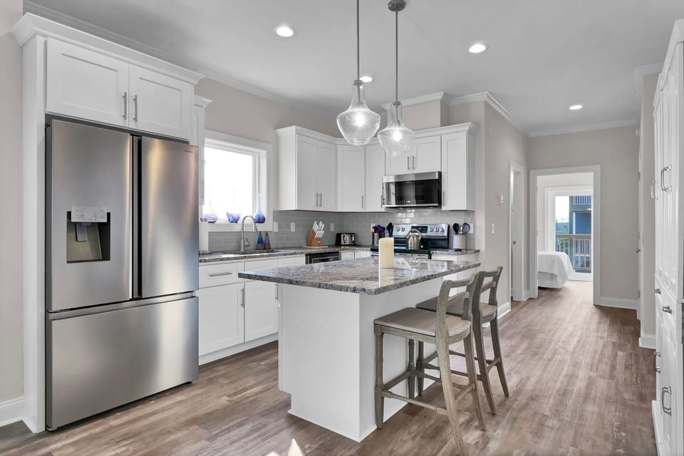 Beautiful, well stocked kitchen