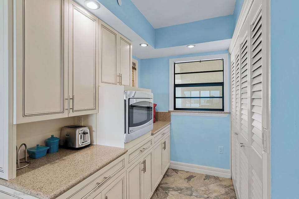 Microwave and all small appliances