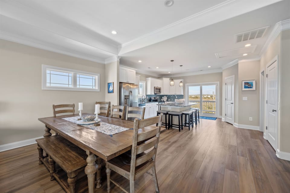Kitchen/Dining Area