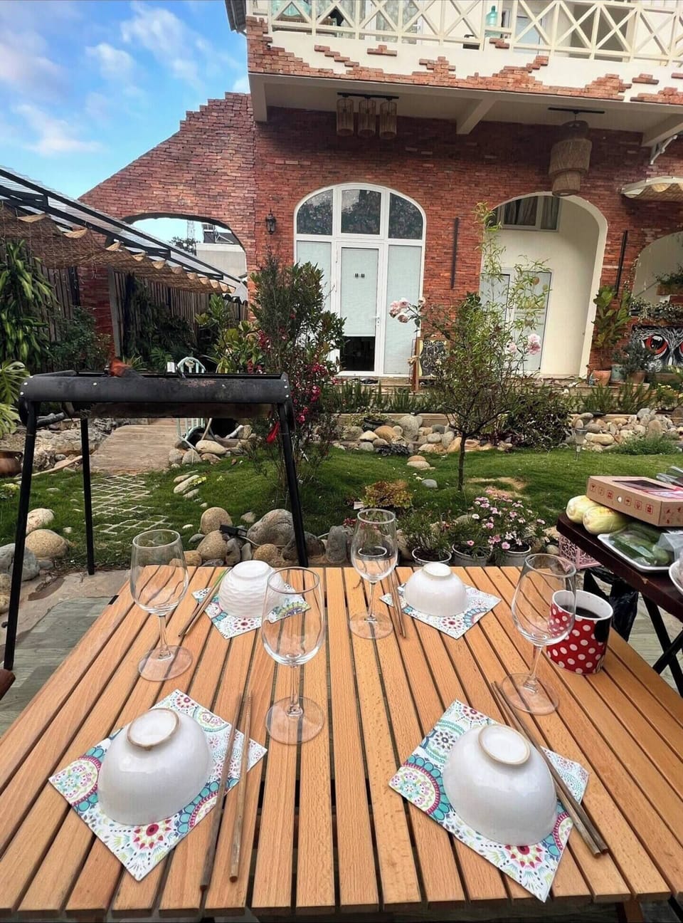 Outdoor dining