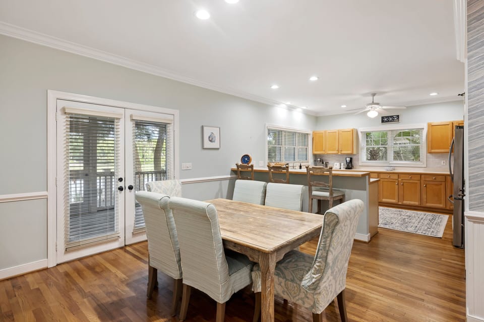 Dining Table, Seats 6