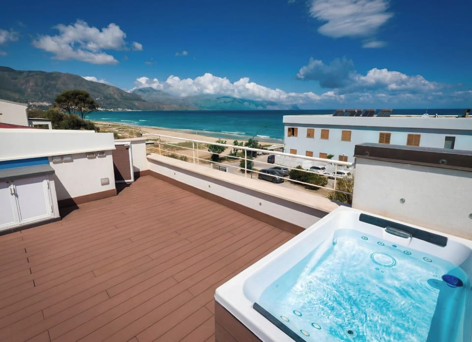 Outdoor spa tub