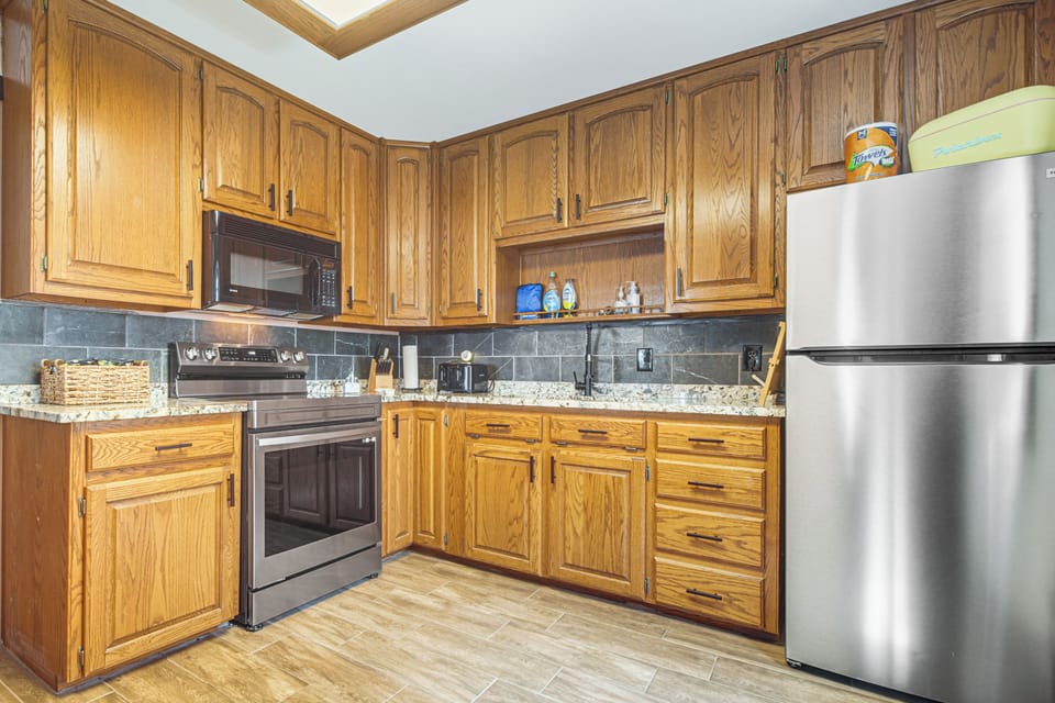 Kitchen | Cooking Basics | Coffee Maker | Paper Towels/Trash Bags Provided