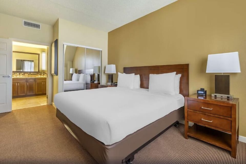 Unwind in crisp linens with an en-suite feel nearby.