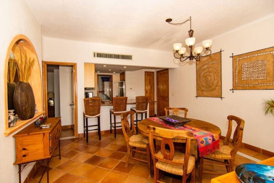 Dining into kitchen
