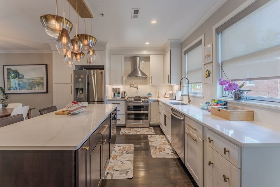 Chef's kitchen- go ahead and show off your cooking skills!