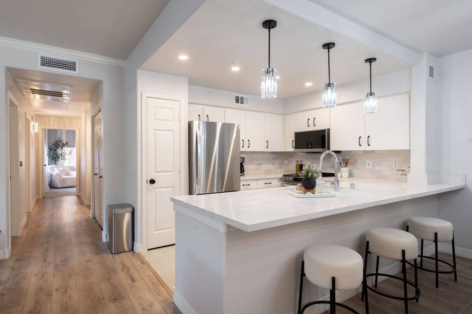 Breakfast Bar w/beautiful lighting and comfy bar stools
