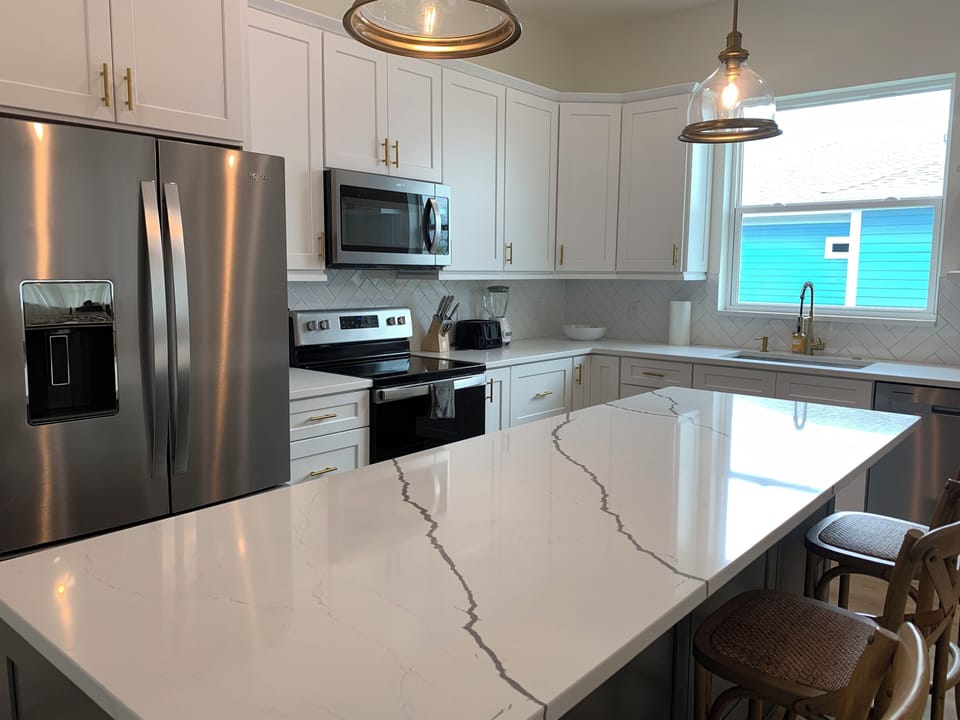 Brand new, well equipped kitchen. 