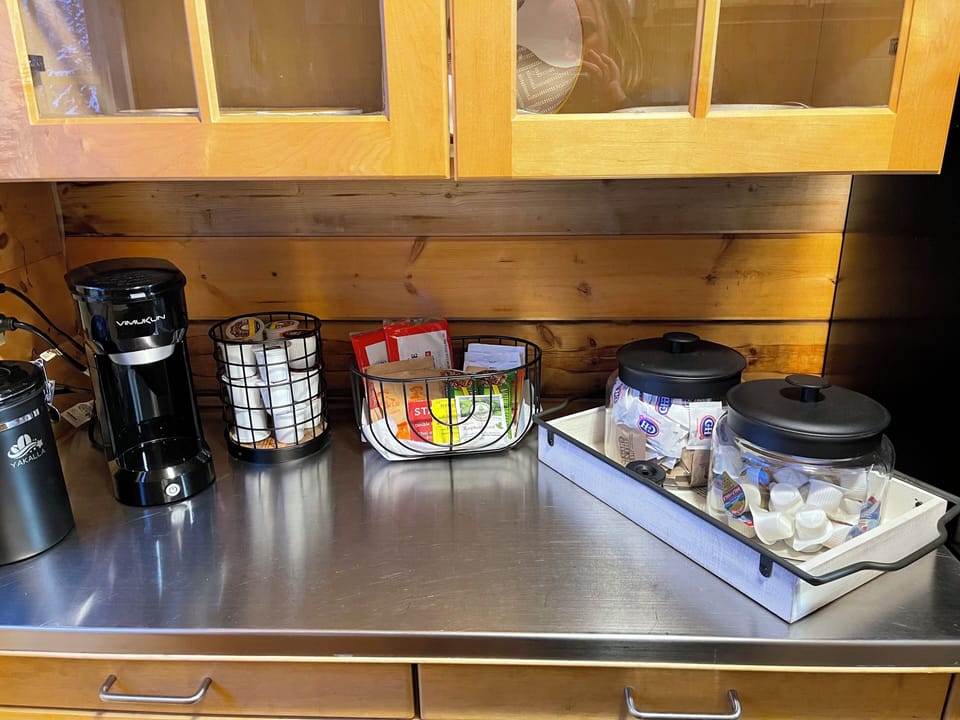 Well stocked coffee bar. A variety of coffee pods, tea and other warm beverages 
