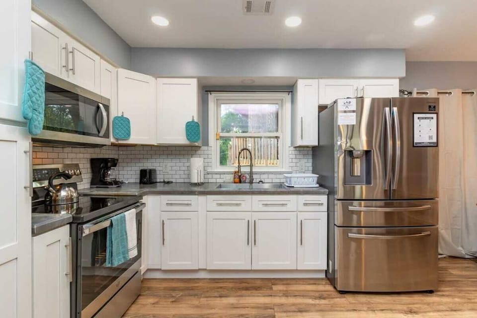 Clean kitchen