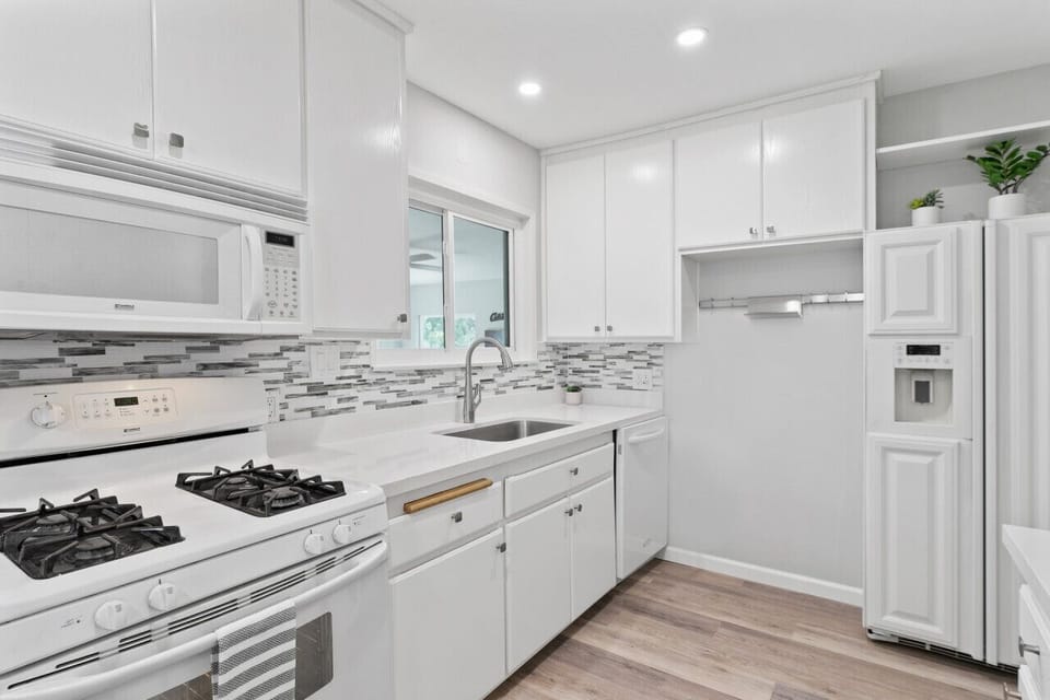 Fully stocked kitchen for all your culinary needs