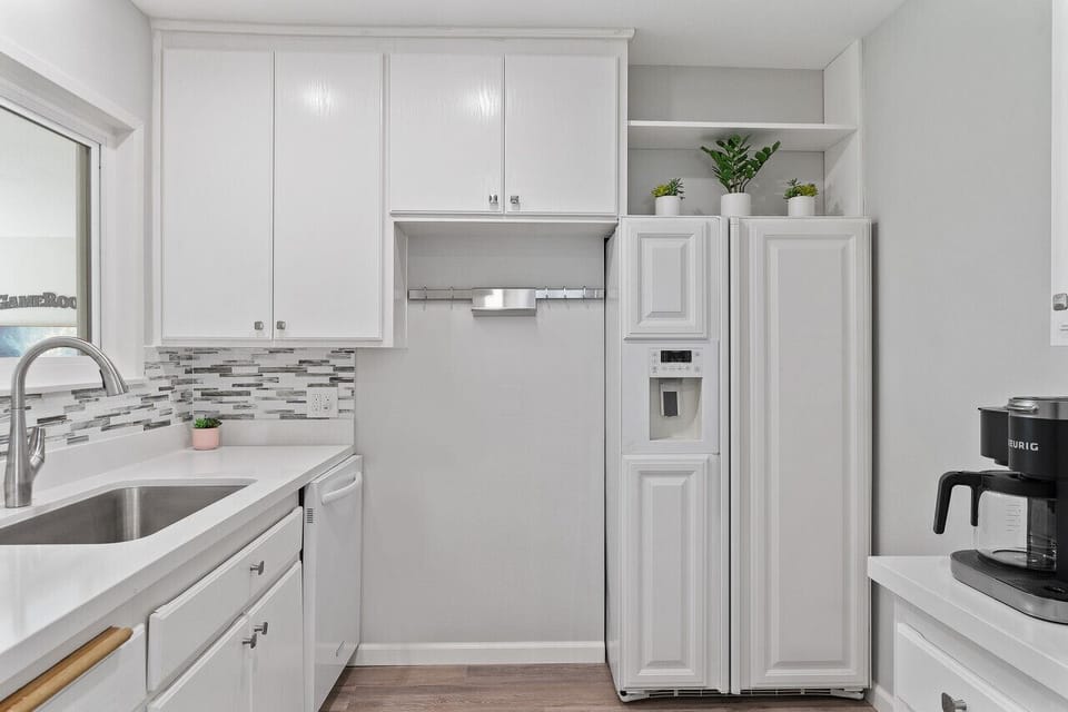 Fully stocked kitchen for all your culinary needs