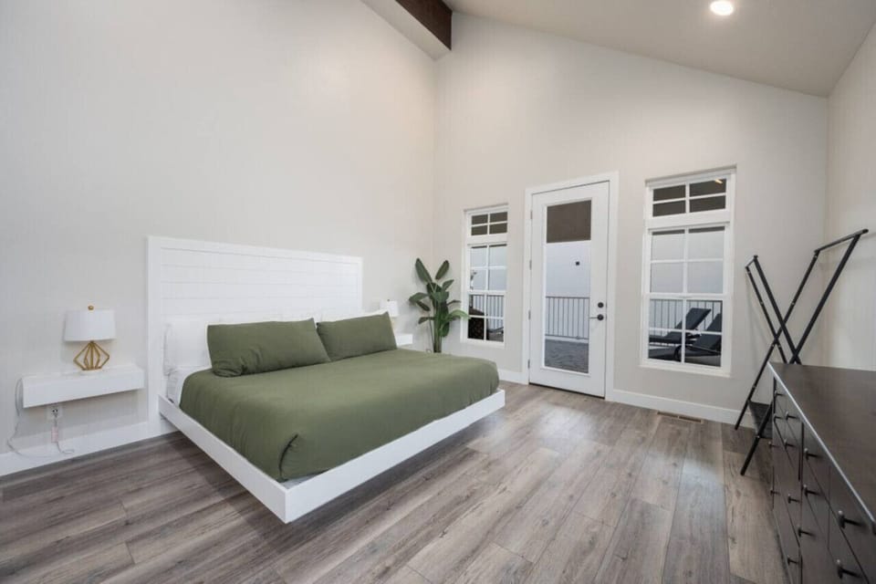 King Suite w/balcony
