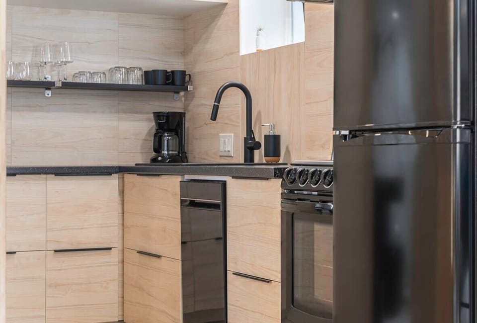 Tiny but mighty kitchen vibes! 
