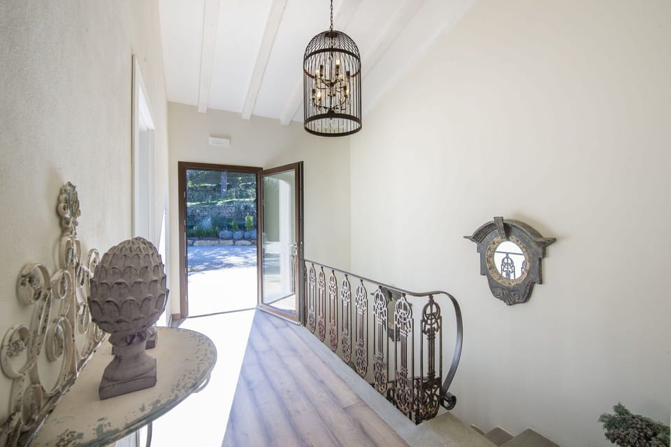 Property, Building, Stairs, Wood, Lighting, Table, Interior Design, Floor, House, Flooring