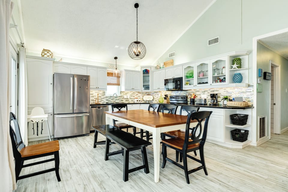 Fully equipped kitchen with dining table with seating for 8