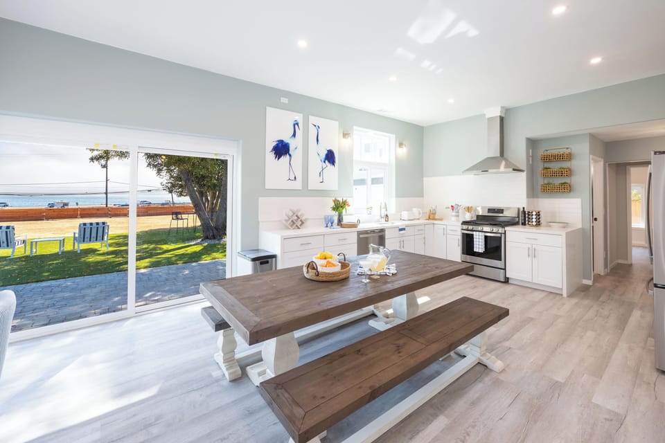 Spacious kitchen and dining area