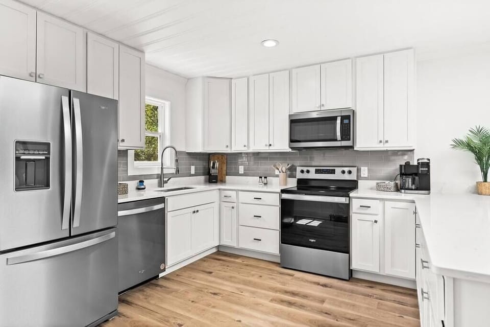 Kitchen #2 (upstairs)