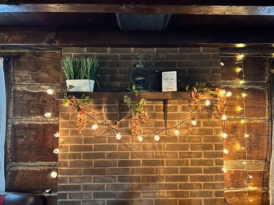 Romantic lighting in Boozy Bear