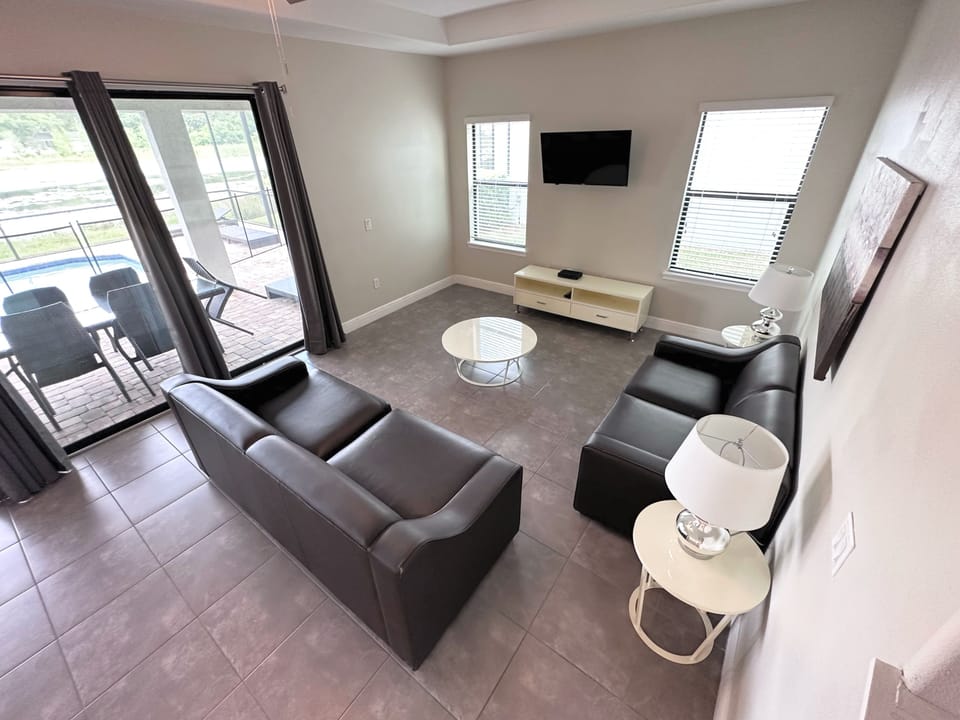 Furniture, Indoors, Living Room, Floor, Screen