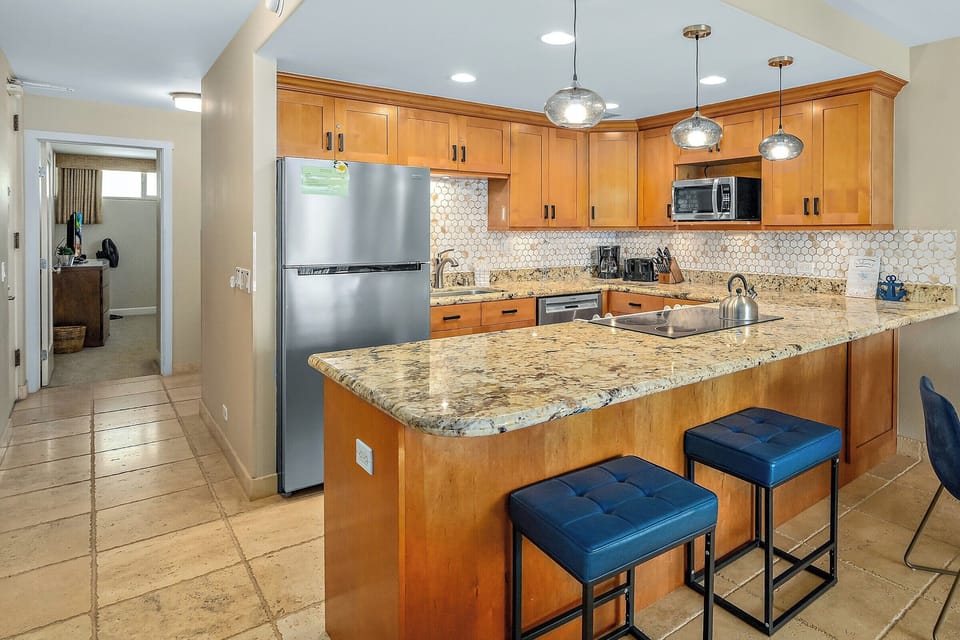 Fully equipped kitchen with everything you need to eat in
