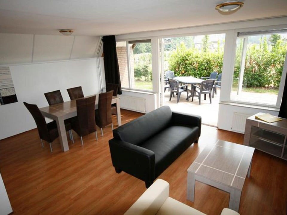 Furniture, Couch, Table, Plant, Building, Comfort, Wood, Interior Design, Floor, Studio Couch