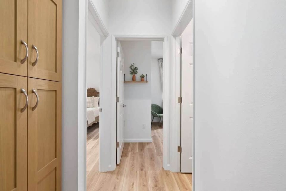 Functional hallway connecting rooms seamlessly