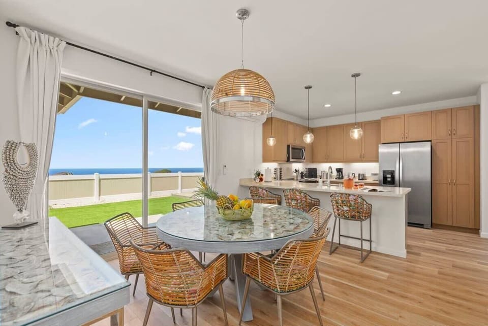 Savor your meals while taking in the peaceful ocean scenery