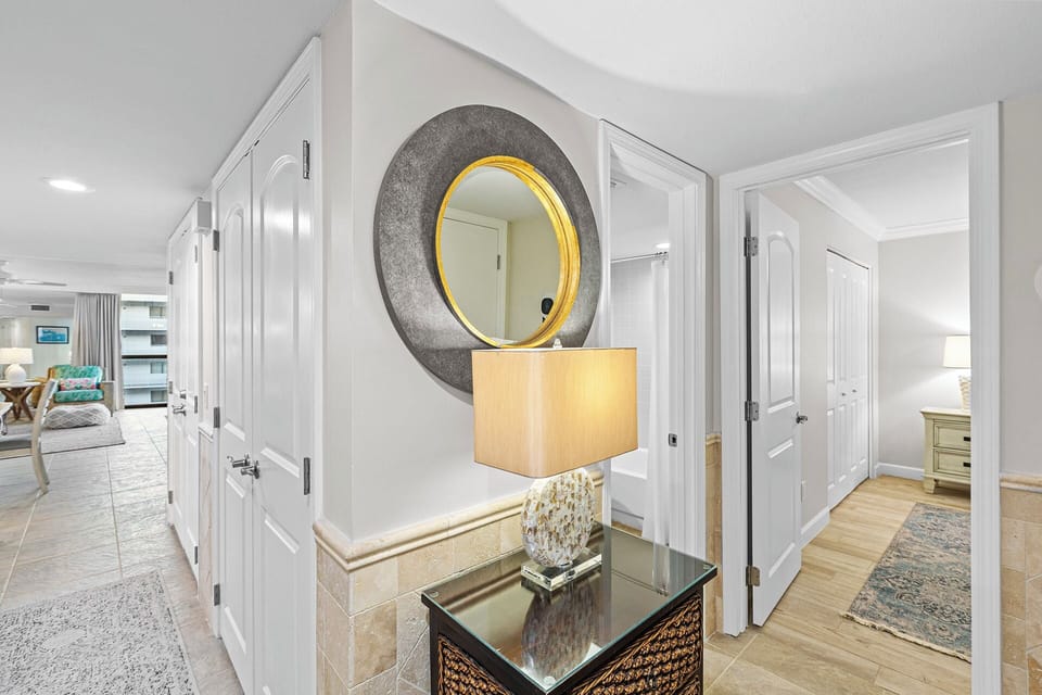 Mainsail 247 Hallway