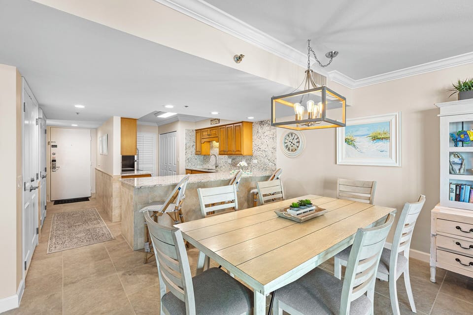 Mainsail 247 Dining