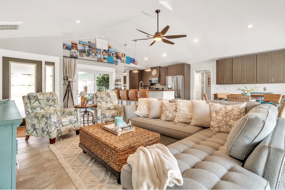 Open floor plan to enjoy views and breezes.  In winter months enjoy outdoor airy feeling with all the sliders open.   Screened in front and back areas keep unwanted critters outside so you can enjoy fresh air.