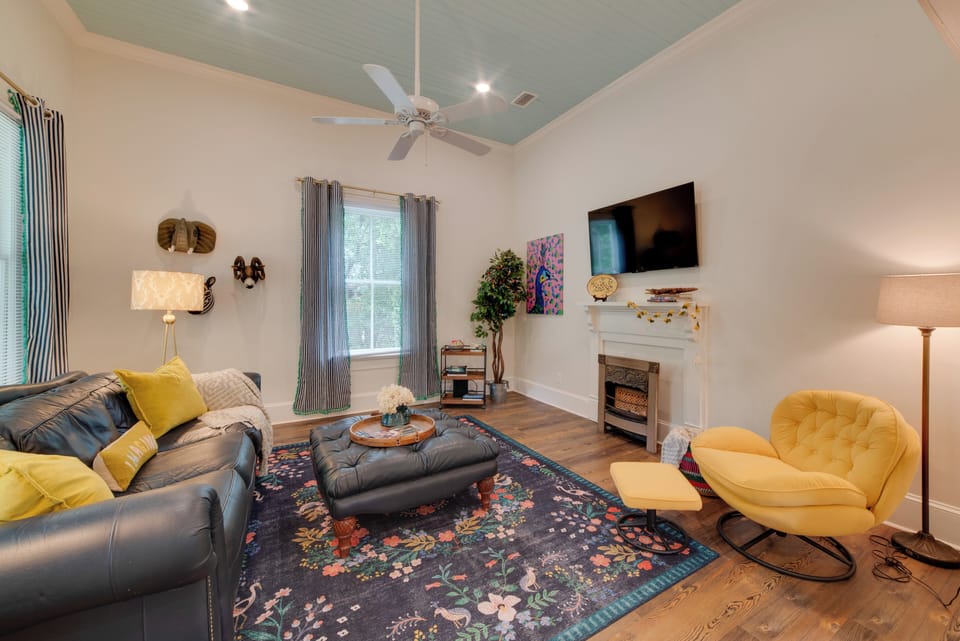 Thomasville Vacation Rental | 2BR | 2BA | 1,399 Sq Ft | Stairs to Access