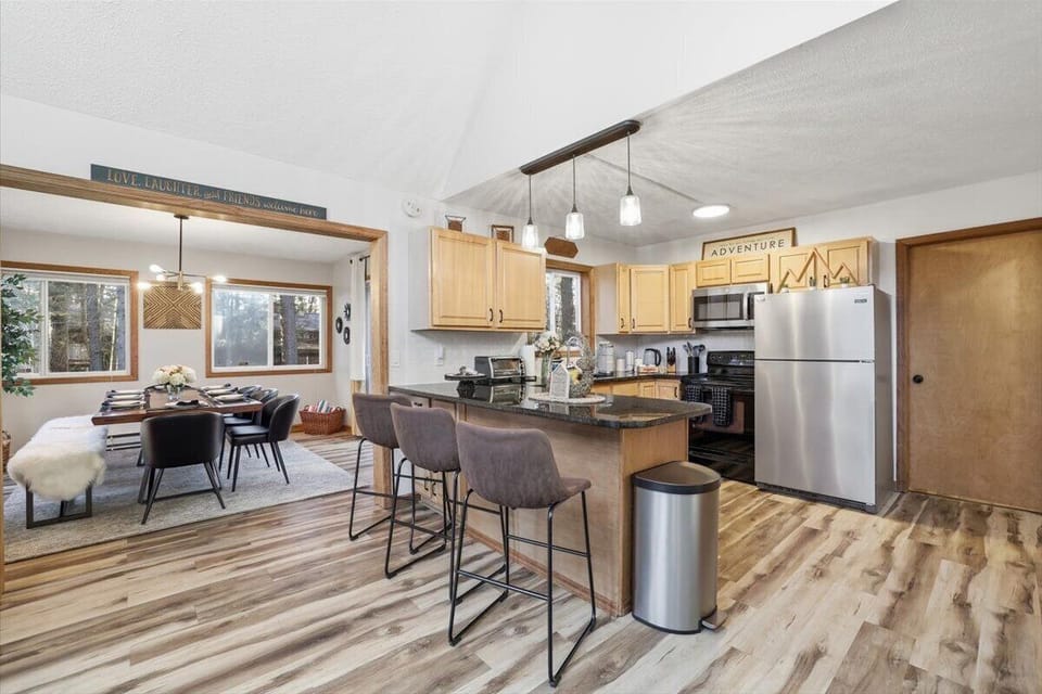 An open space designed for slow mornings and good conversation, fully stocked and ready for whatever you feel like cooking
