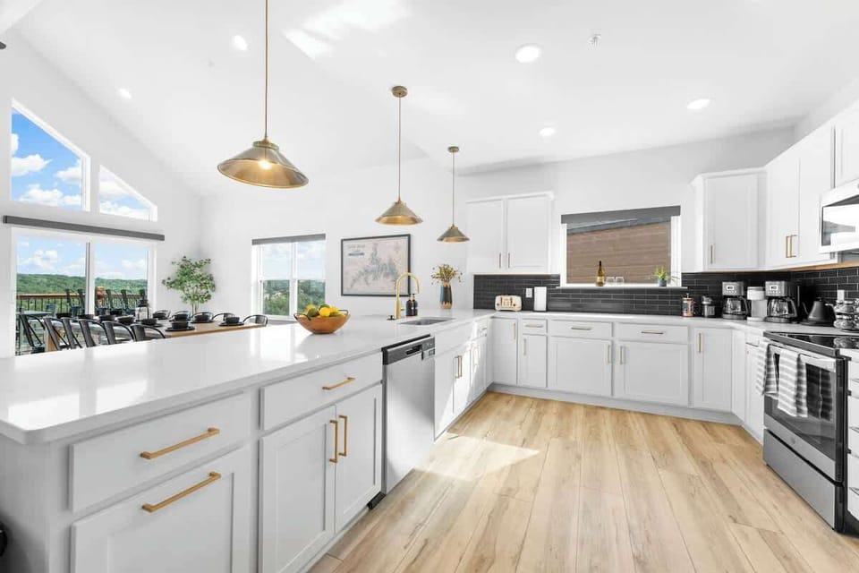 Kitchen containing all of the essentials your family will want to cook. Stunning views as well