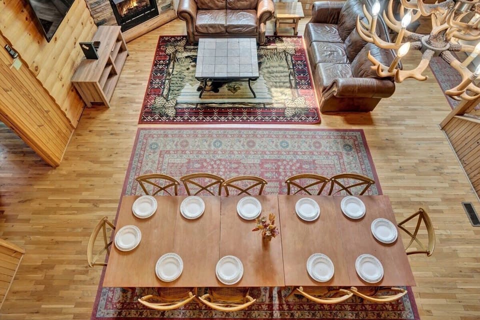 Spacious Dining Area Perfect for Group Gatherings