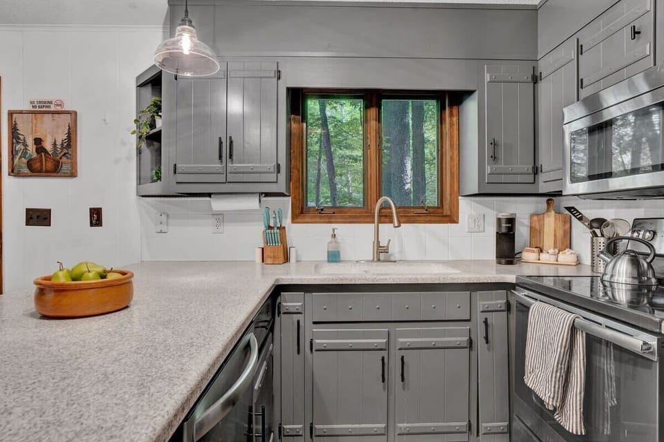 Fully Equipped Kitchen with Modern Appliances