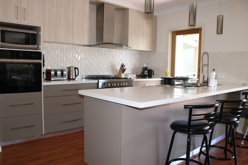 Fully equipped kitchen with two ovens, dishwasher and many appliances.