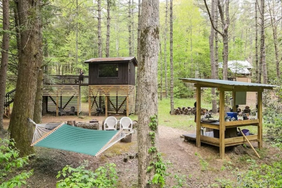 "Beautiful little treehouse in a beautiful private location." -Nicolas